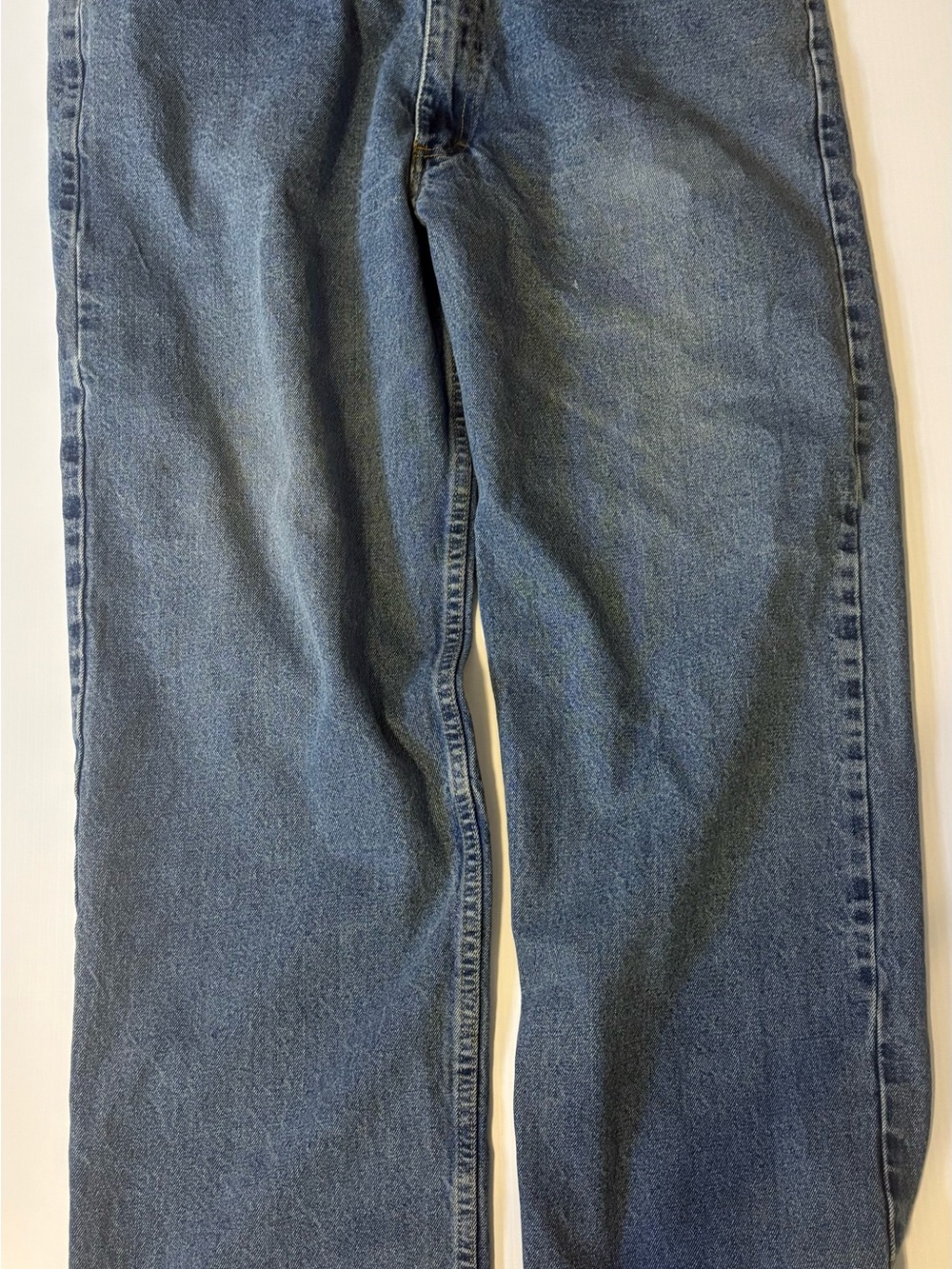 Men's Relaxed Fit Jeans in Medium Blue Denim 42X34